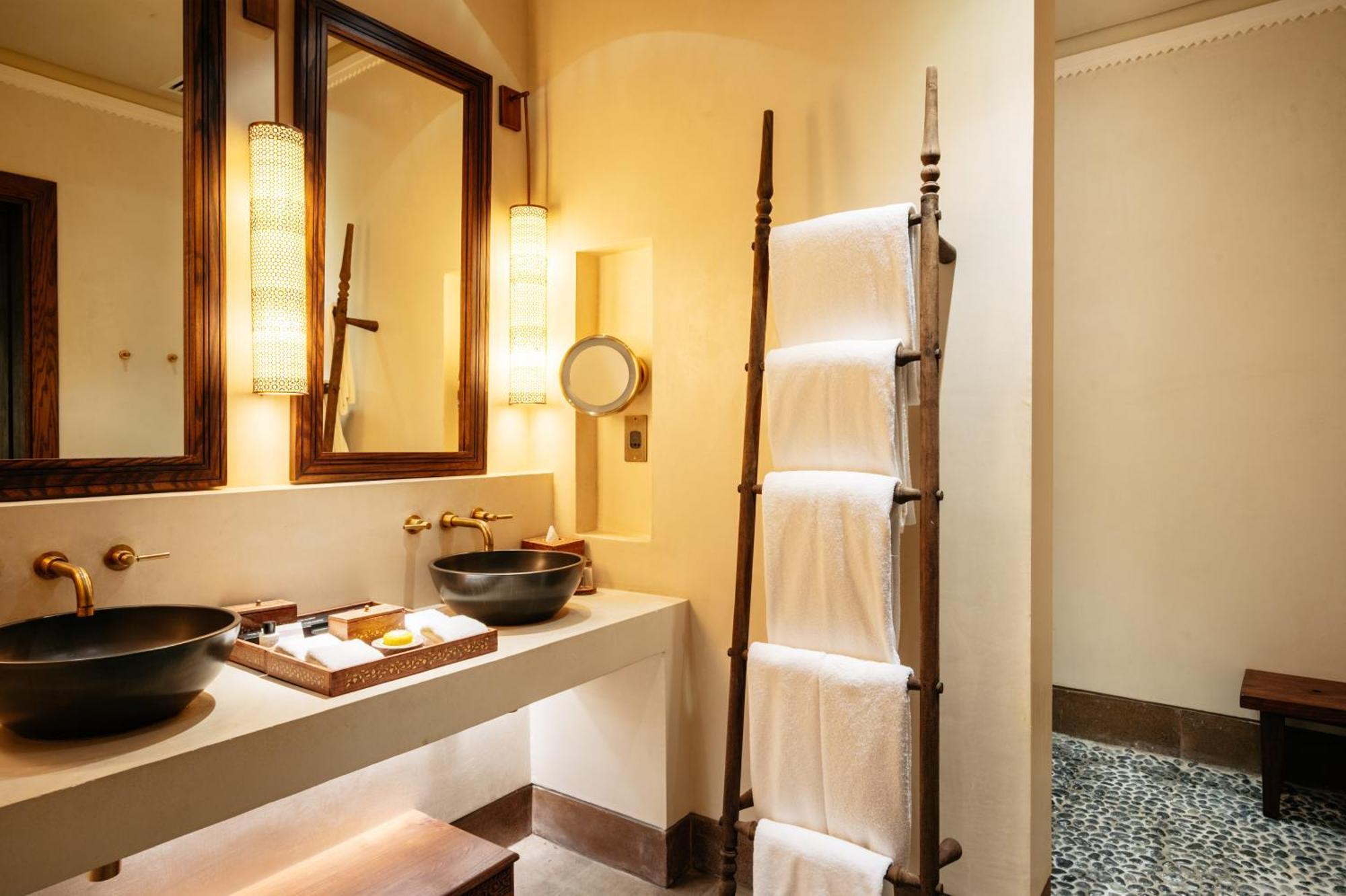 The Chedi Al Bait, Sharjah Hotel Exterior photo Bathroom at The Oberoi, Mumbai